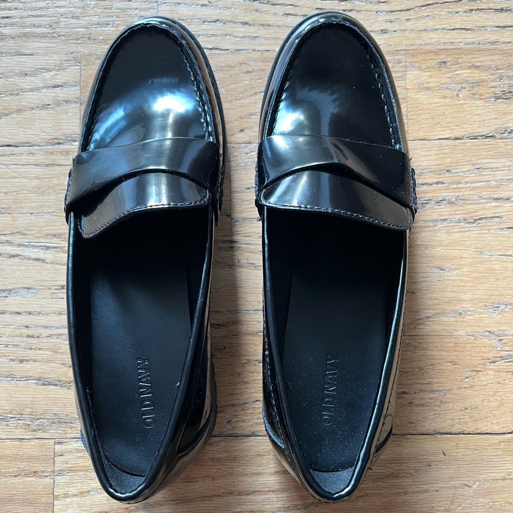 Old navy women’s black chunky loafers size 9